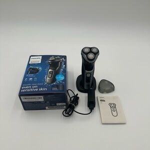 Philips Norelco Shaver 3900 Wet & Dry Electric Shaver